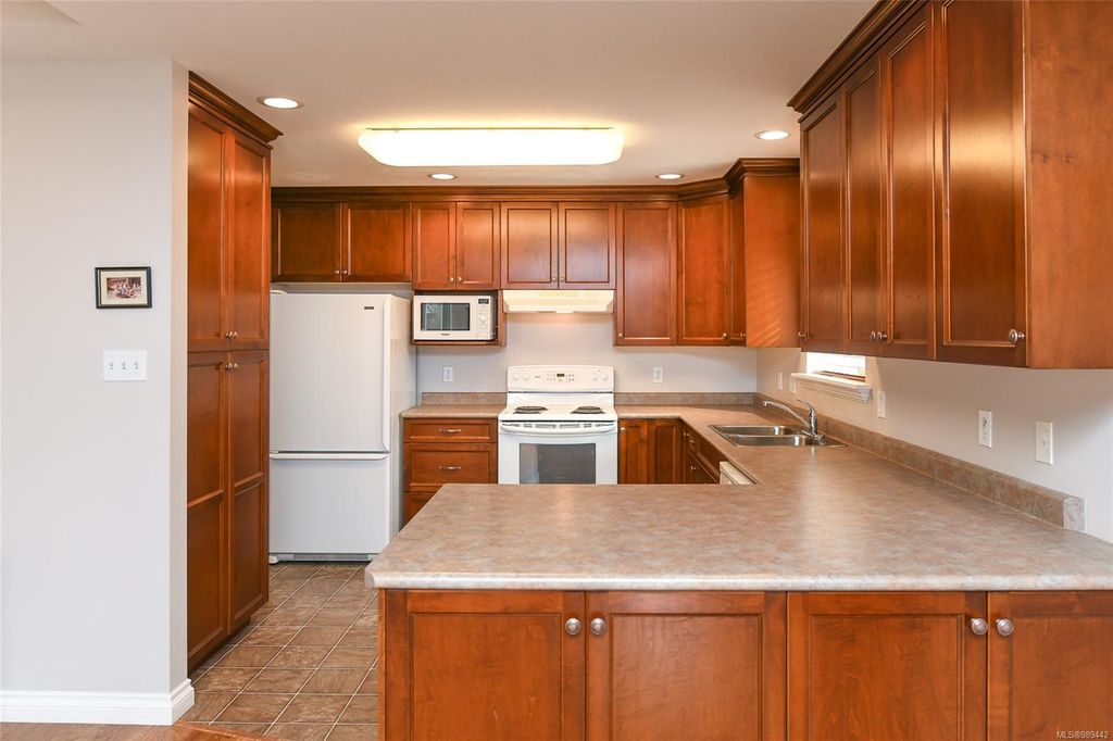 listing image 16049684328860261961