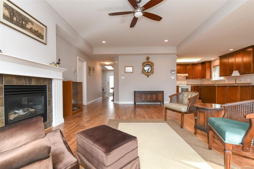 listing image 16041723849259831054