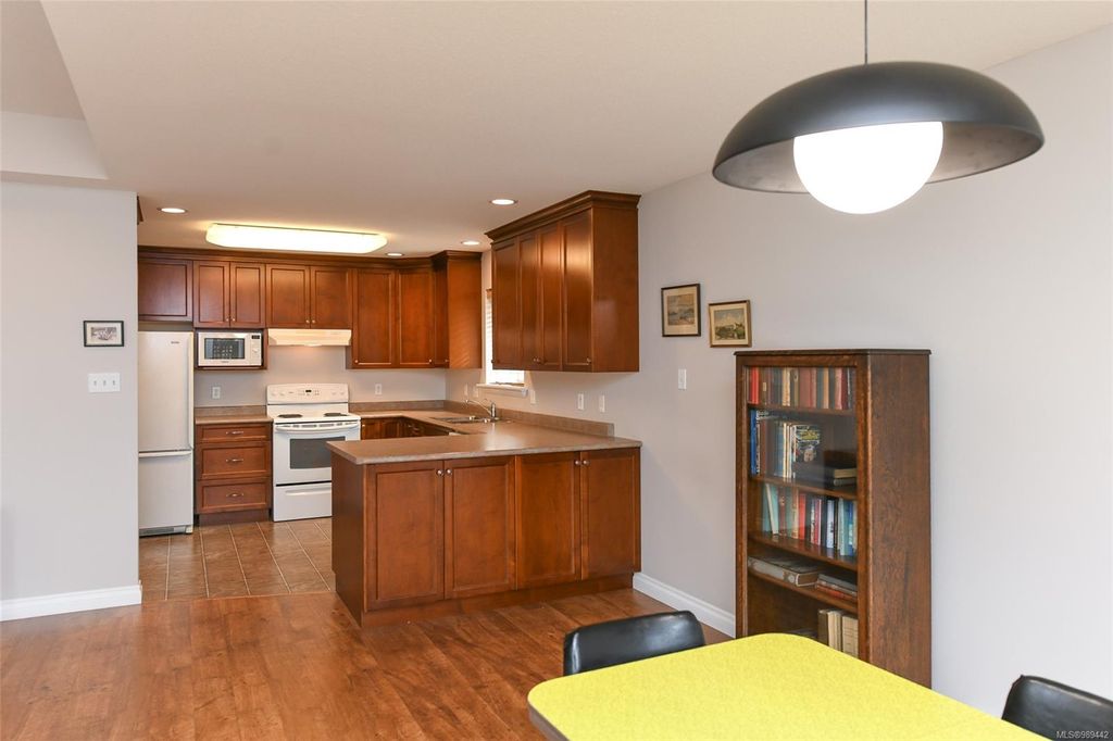 listing image 16046551122785823757