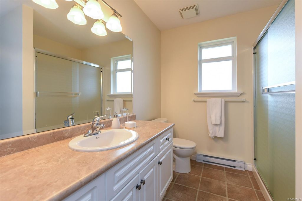 listing image 16049484134492096839