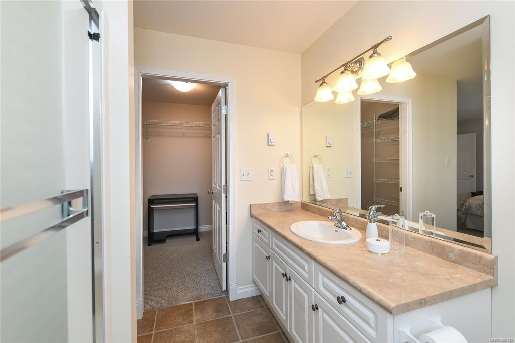 listing image 16047939995597072666