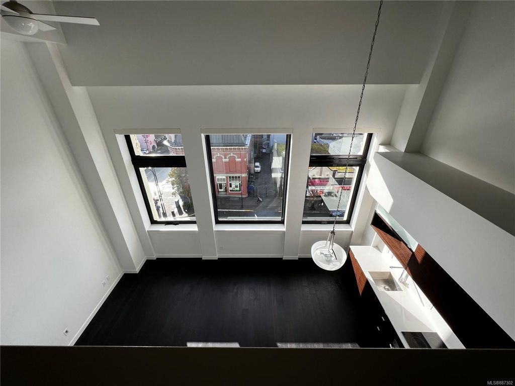 listing image 16040935816779836632