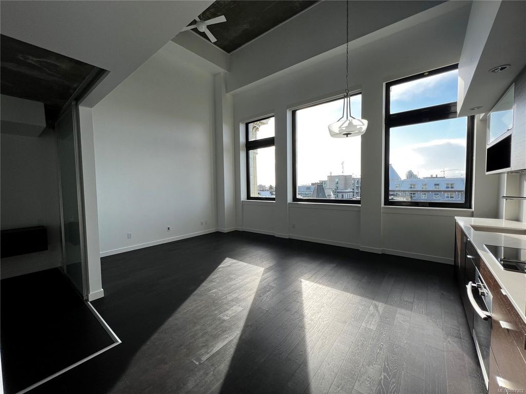 listing image 16045164098141005579
