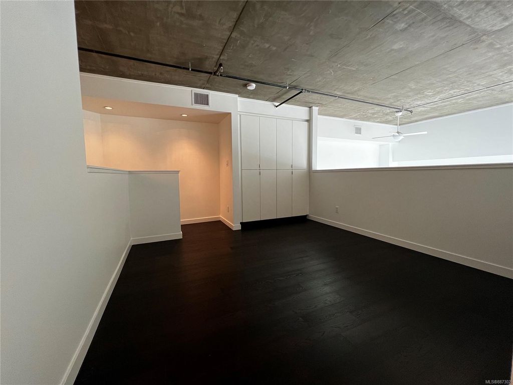 listing image 16043126693109475318