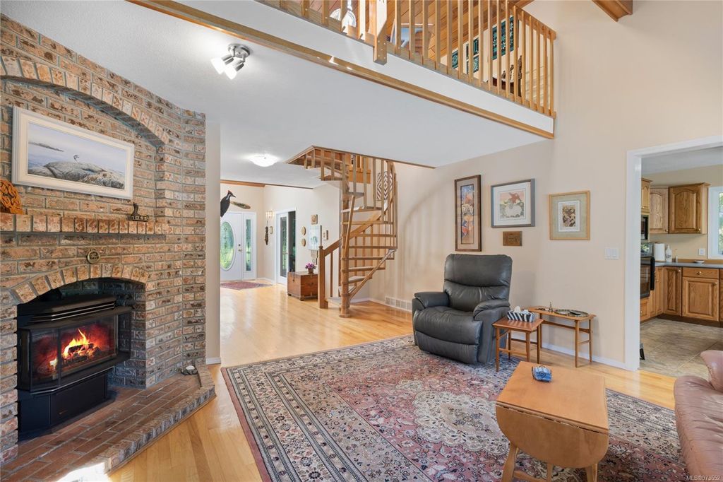 listing image 16046717474802076695