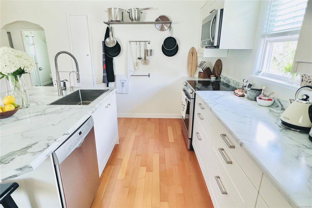 listing image 16045855491695087059