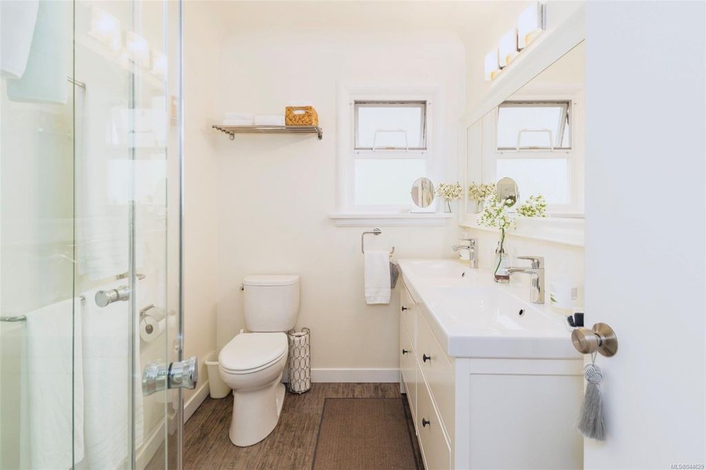 listing image 16049311852723759256