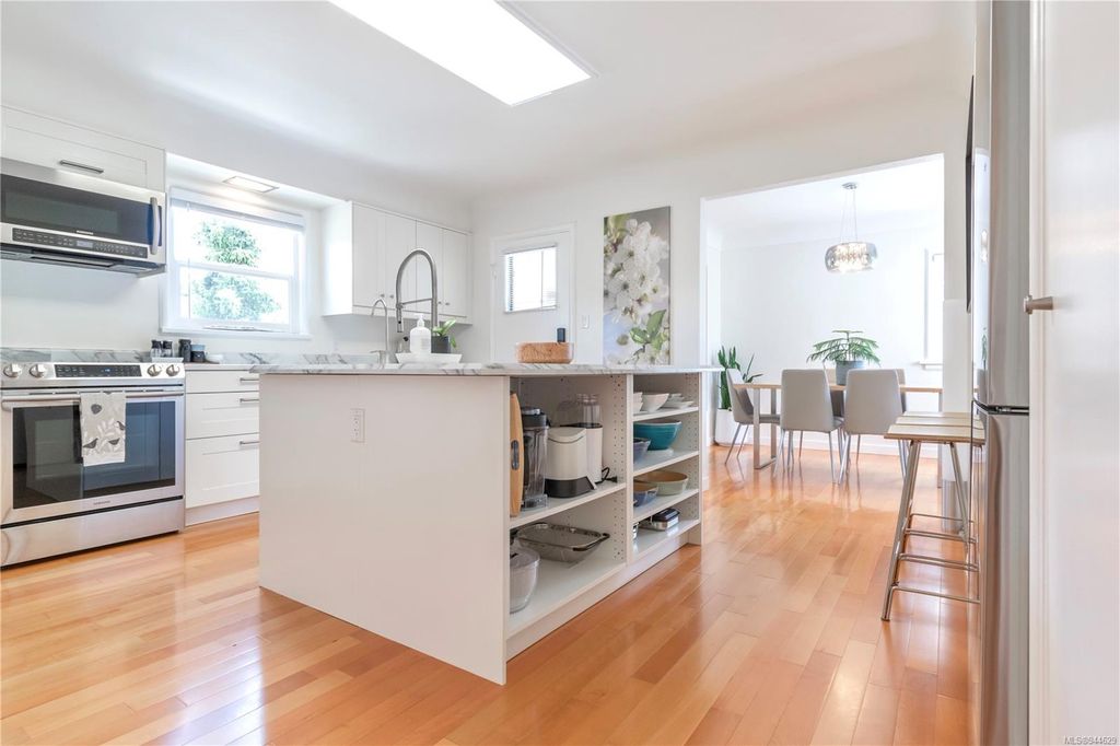 listing image 16041741975353781576