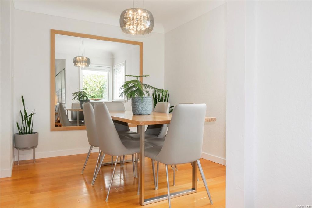 listing image 16046854758488564047