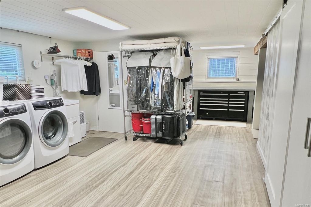 listing image 16041279462547434940