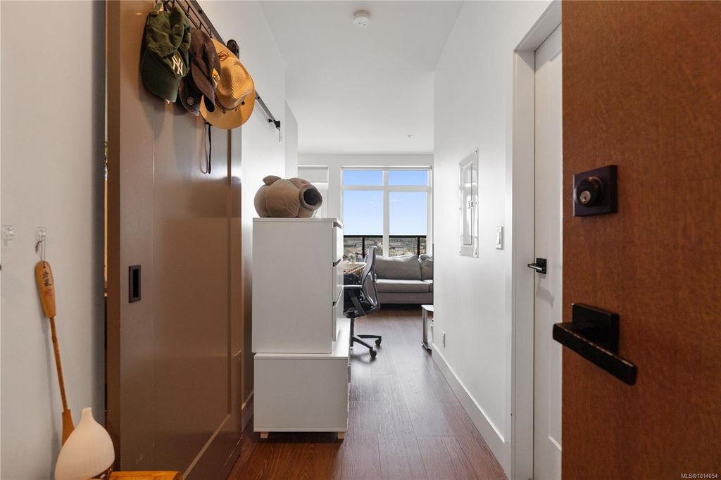 listing image 16044714699983012482