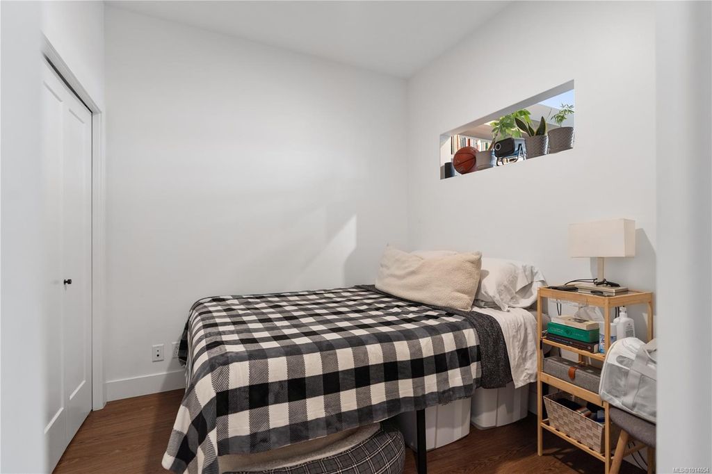 listing image 16047559545962862642