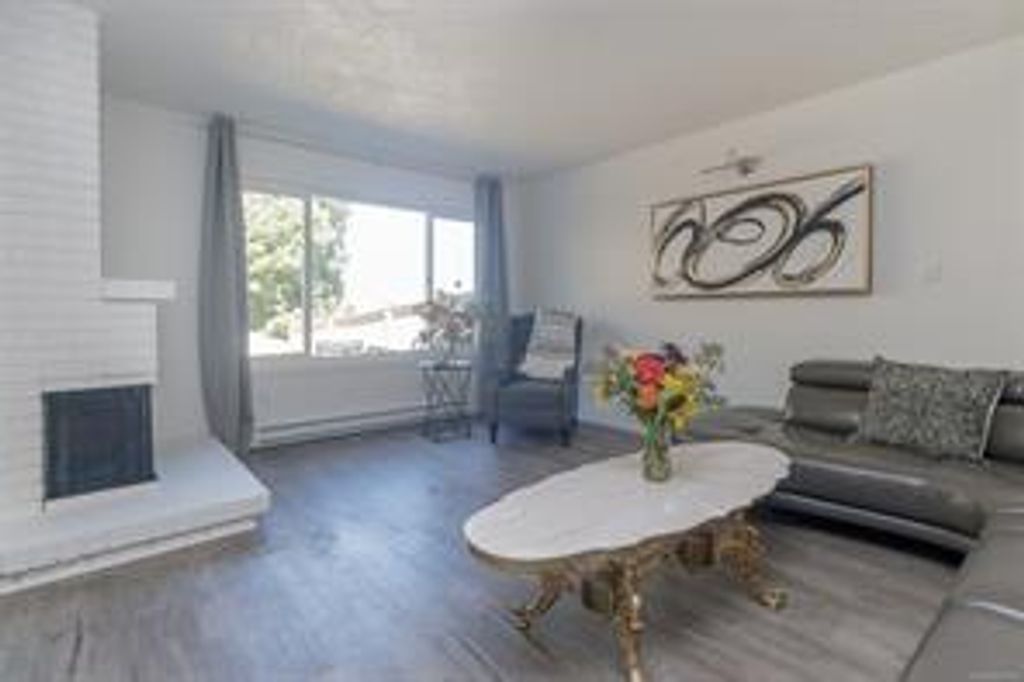 listing image 16044184167580307575