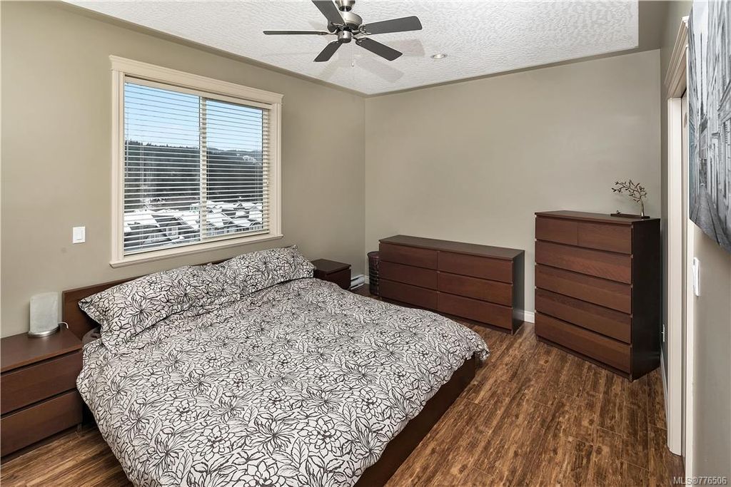 listing image 16040925616525510124