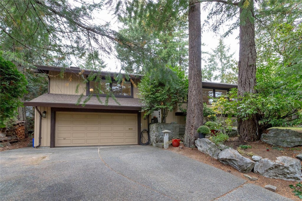 1043 PONDWOOD LANE, SAANICH, BC V8X 4S6 - Image 2860336508.jpeg?d=l