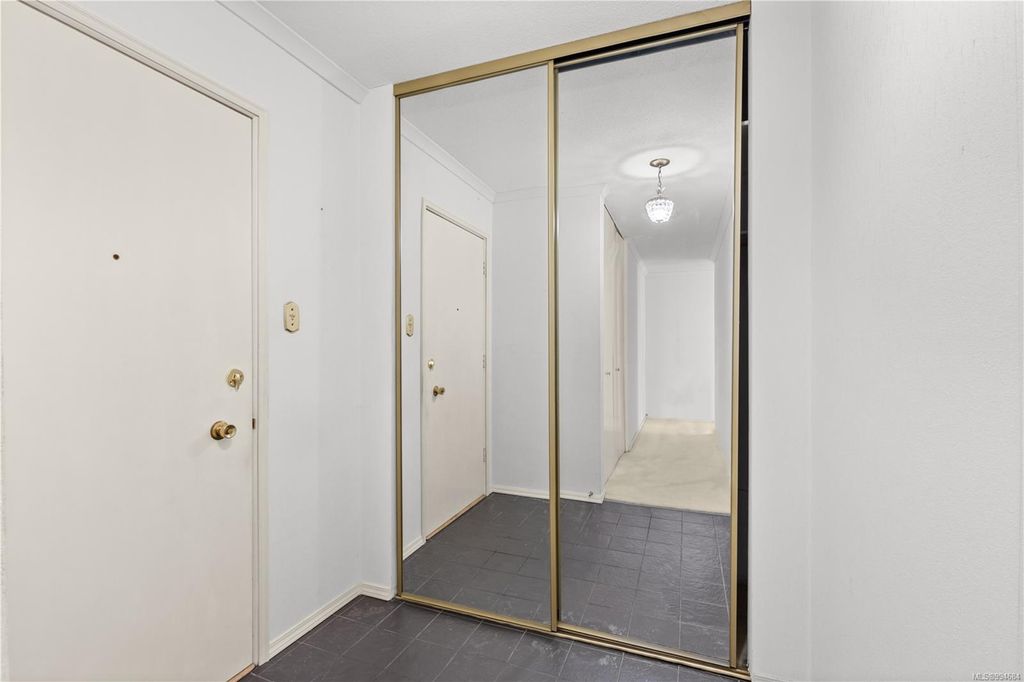 listing image 16048282747307728800