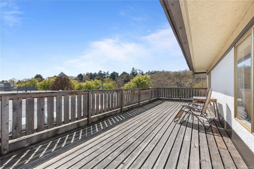 listing image 16048005475884803363