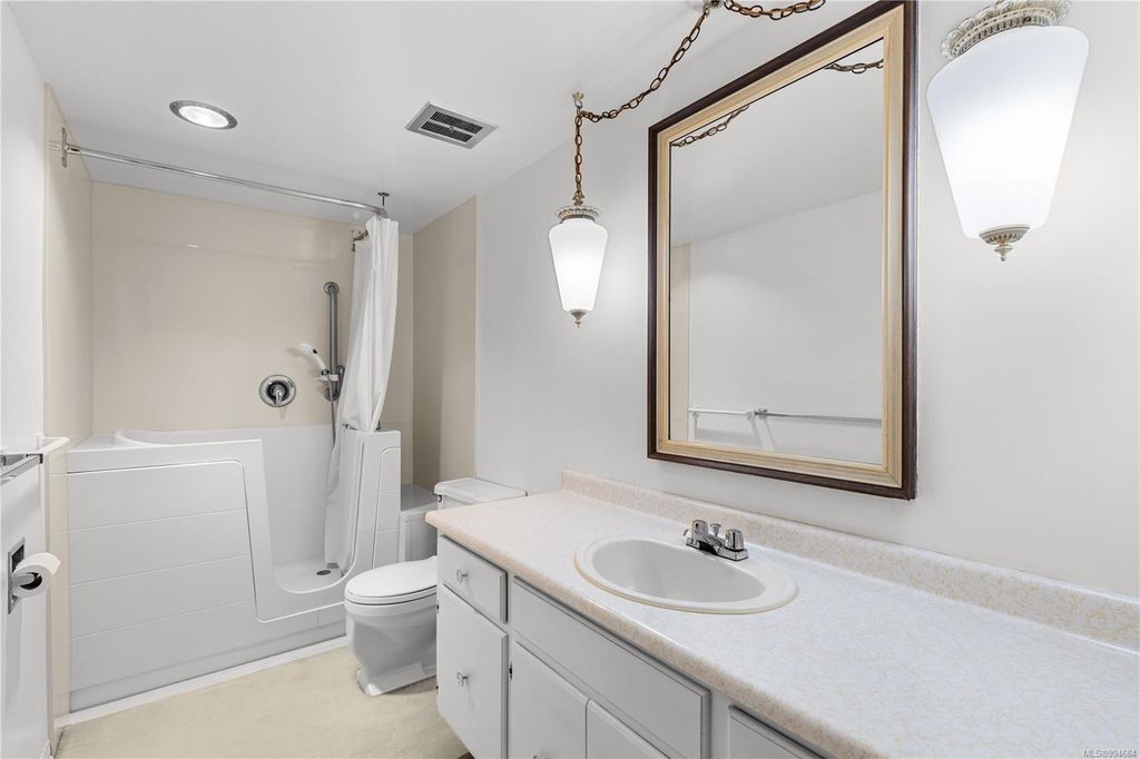 listing image 16047810751789902540