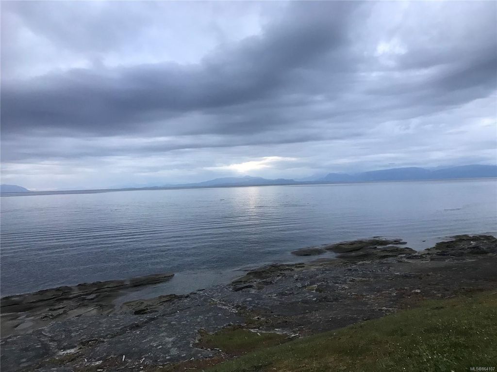 listing image 16041752385361248387