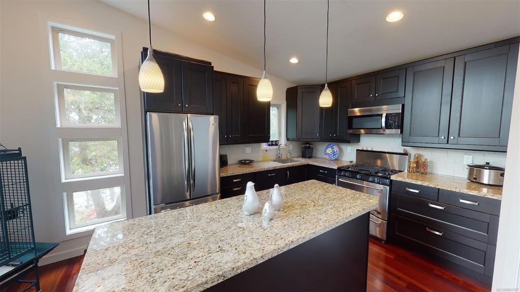 listing image 16044431287623722515