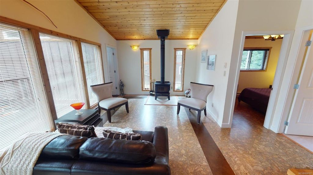 listing image 16043487907832619174