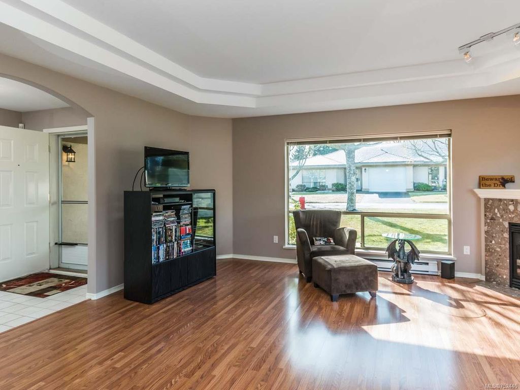 listing image 16049079773058791501