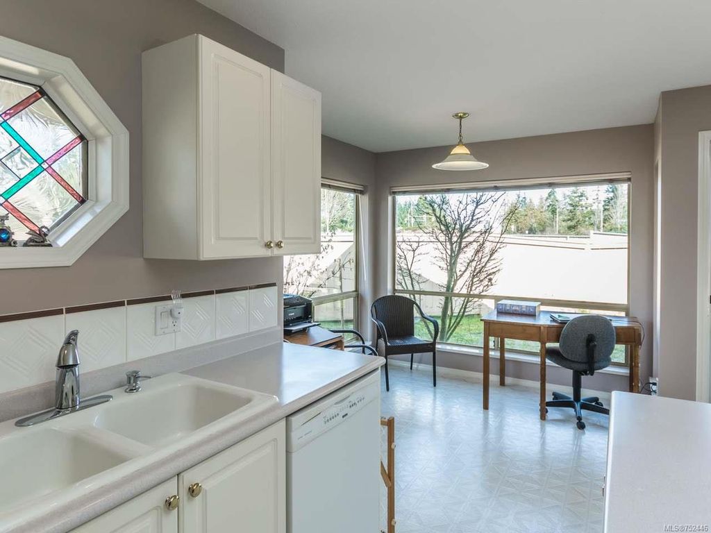 listing image 16044413028568470502