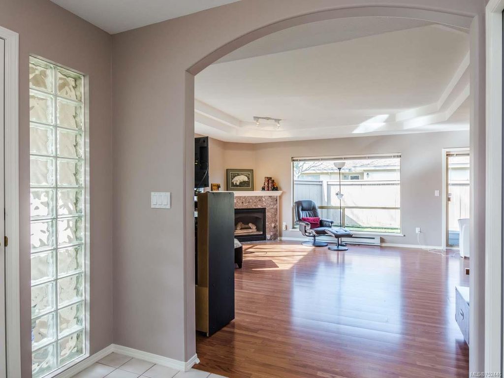 listing image 16043460660668835518