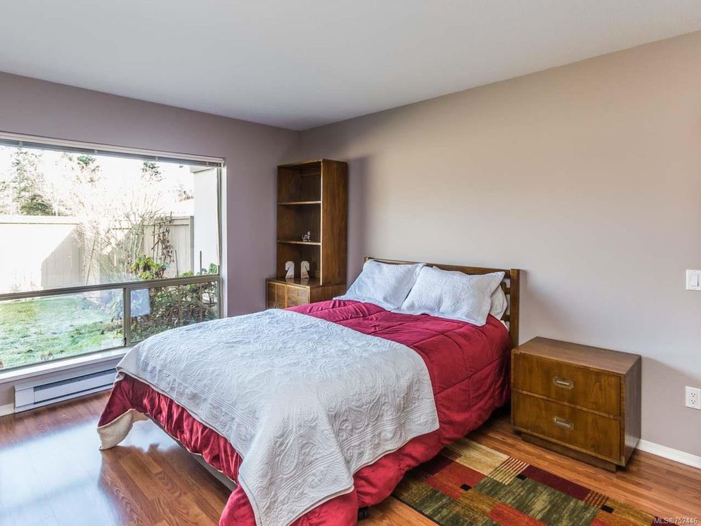 listing image 16049394351506092417