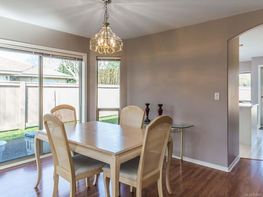 listing image 16044400308183199531