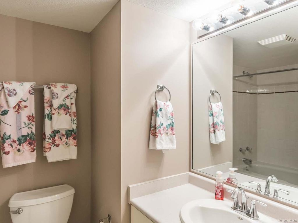 listing image 16044110482048627604