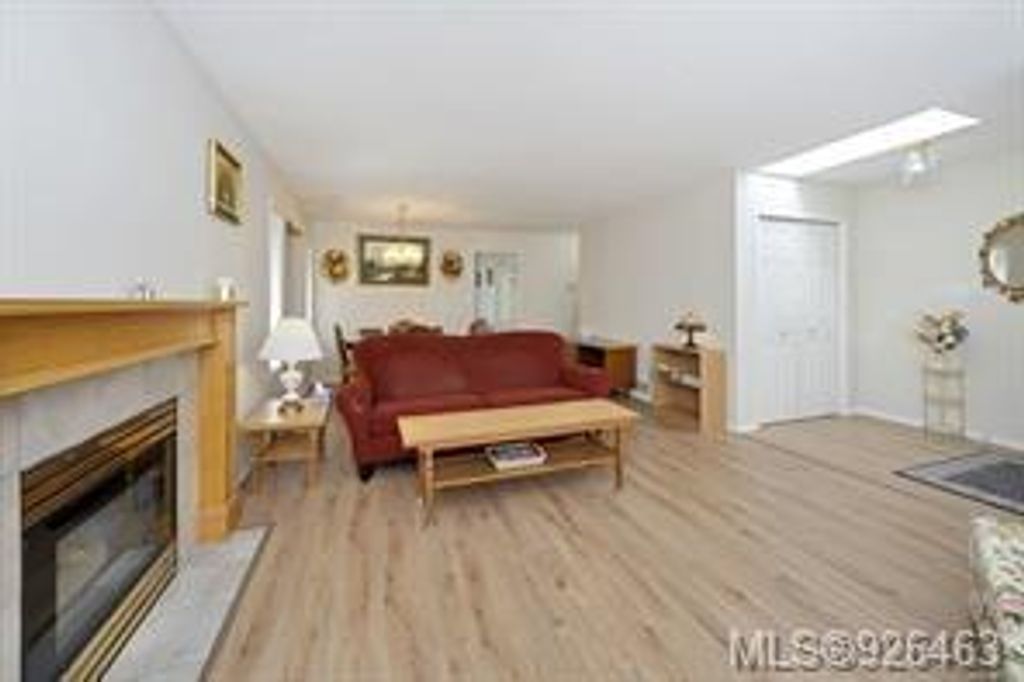 listing image 16048400244172845328