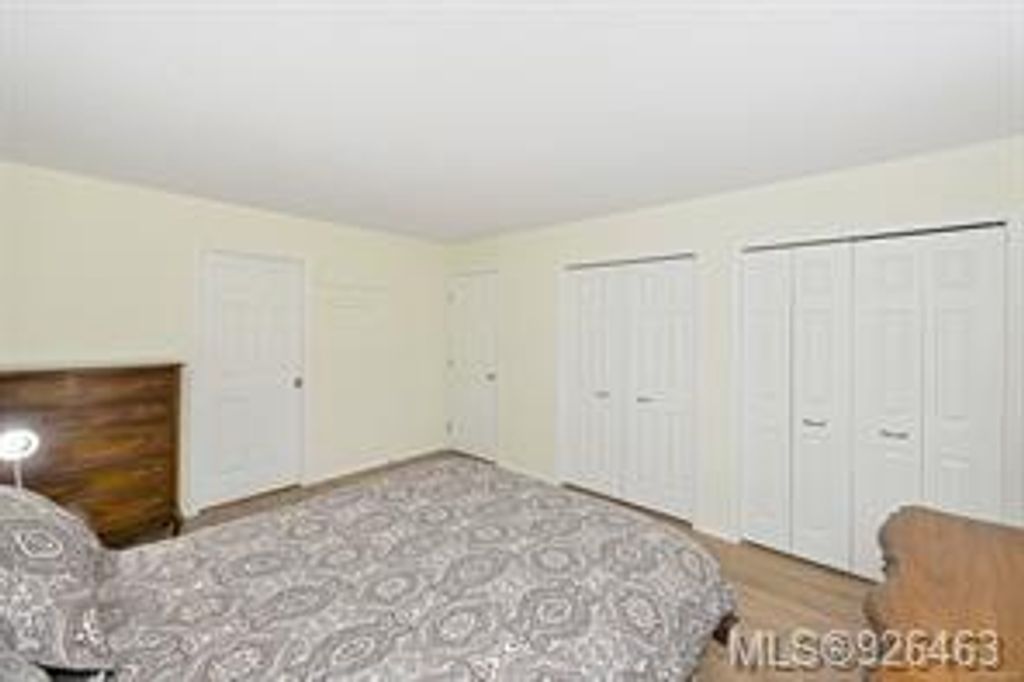 listing image 16047328643876159314