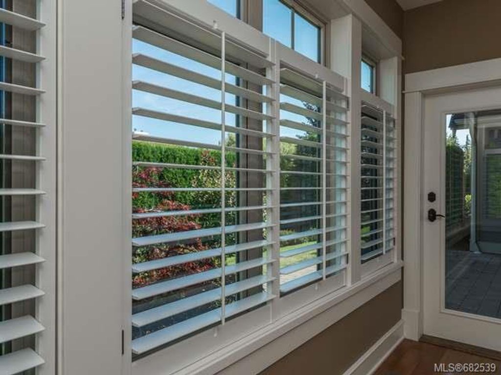 listing image 16042906226616832185