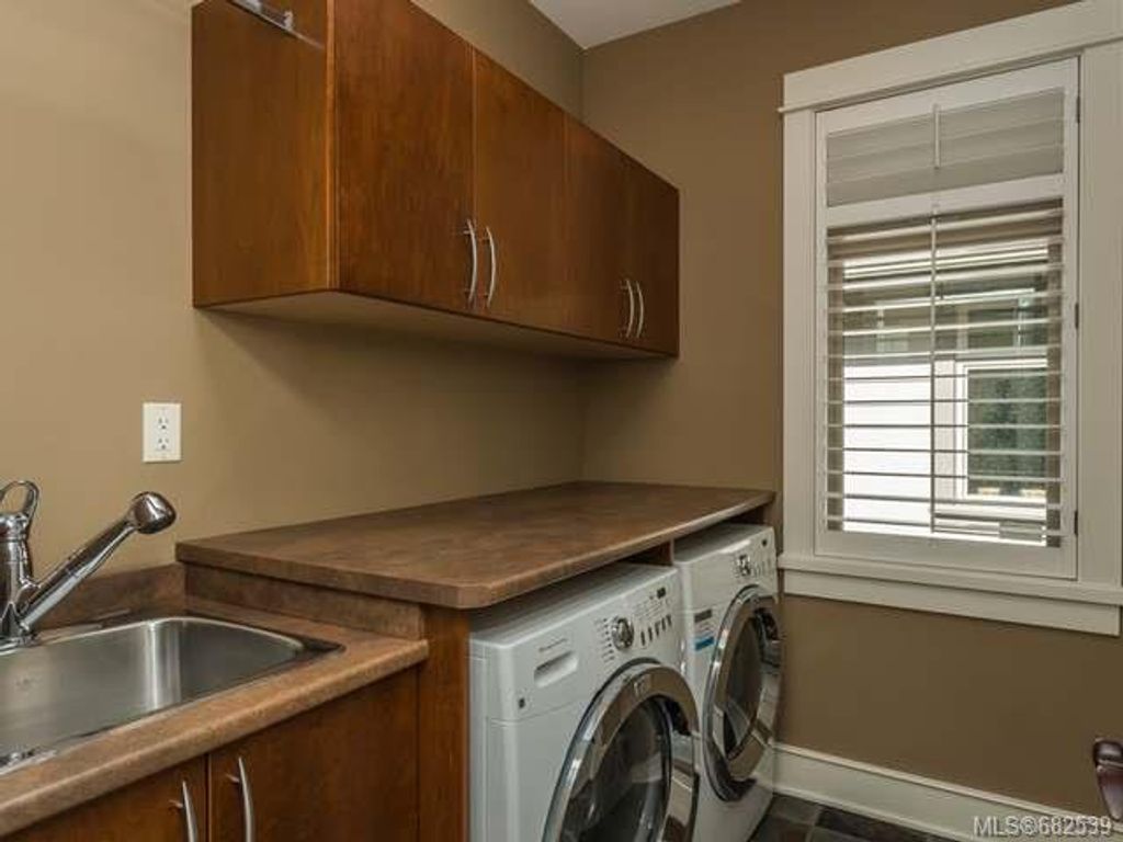 listing image 16049356063514040343