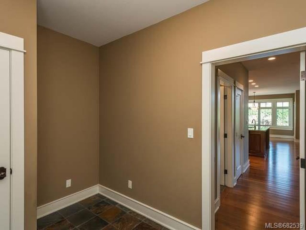 listing image 16046601817156071027