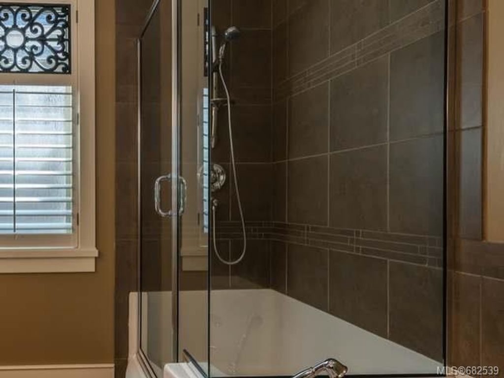 listing image 16044933106914776671