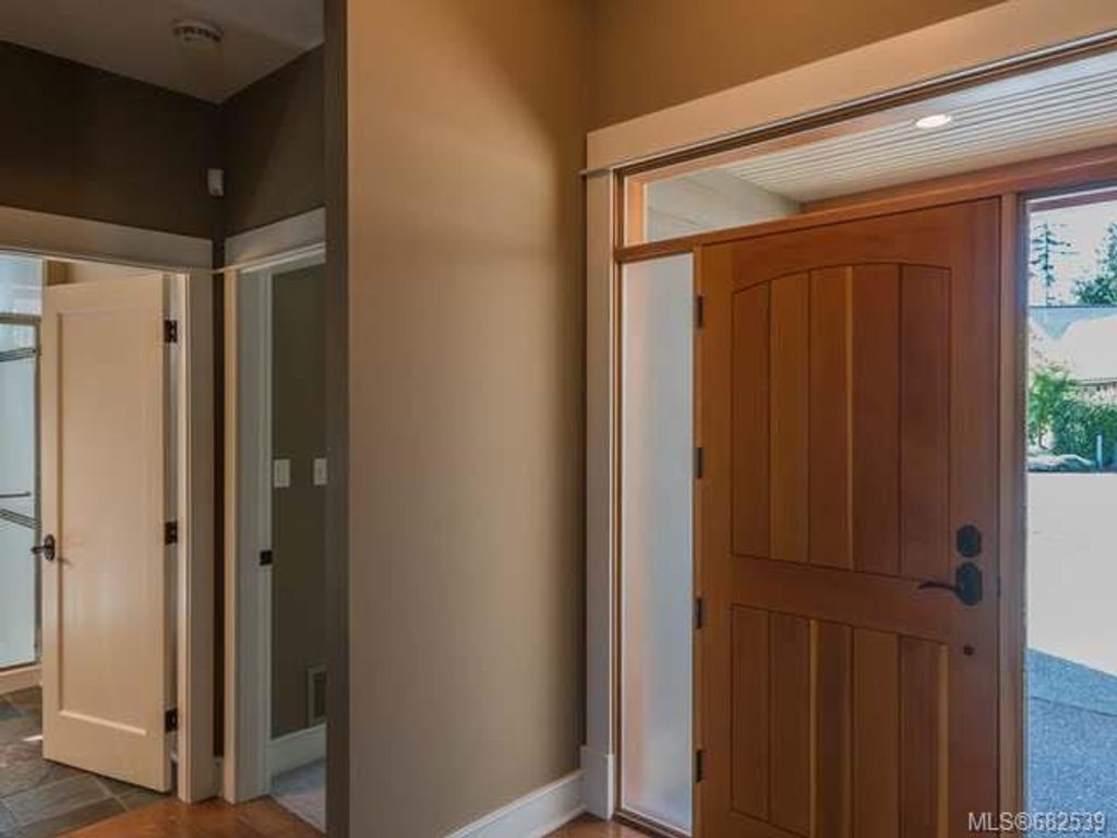 listing image 16043964616667476738