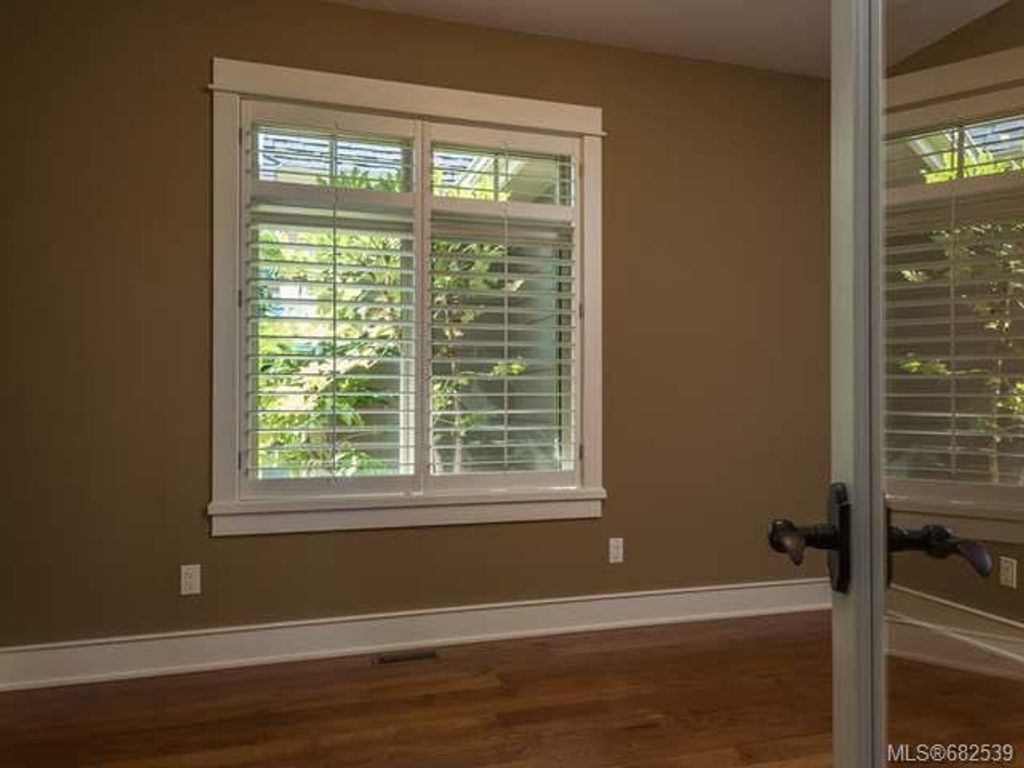 listing image 16047709452581060504