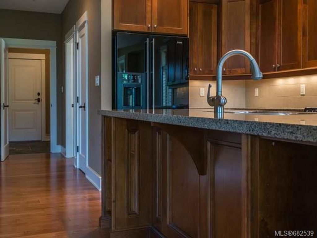 listing image 16046518913664274645