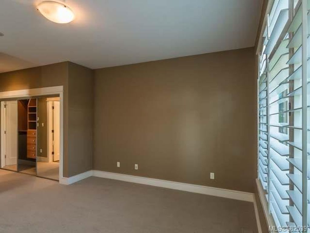 listing image 16048181317738145581