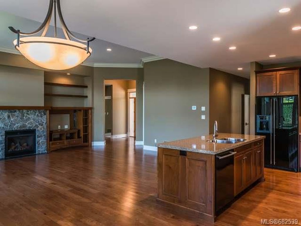 listing image 16047366467381272301