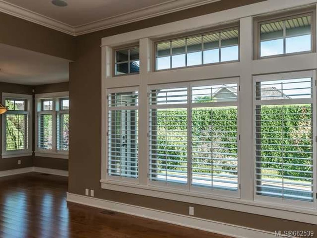 listing image 16042805251877377603