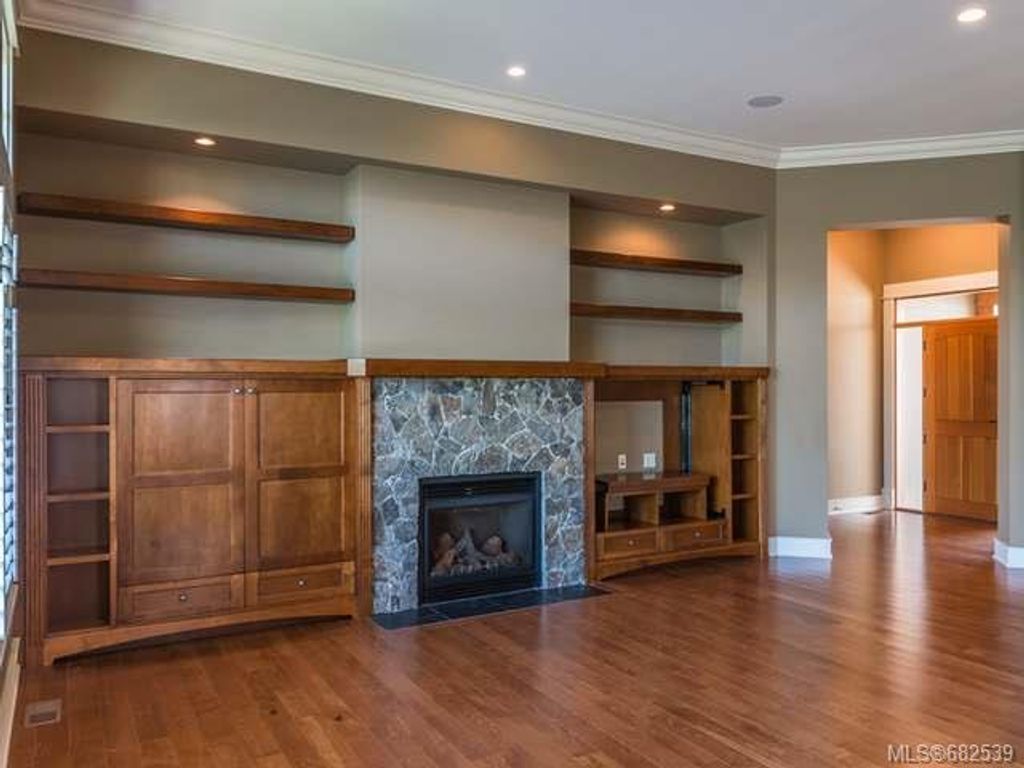 listing image 16048207449199048278