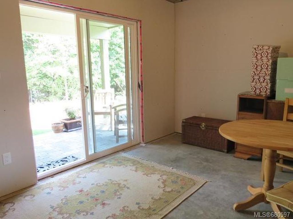 listing image 16048632461800303051