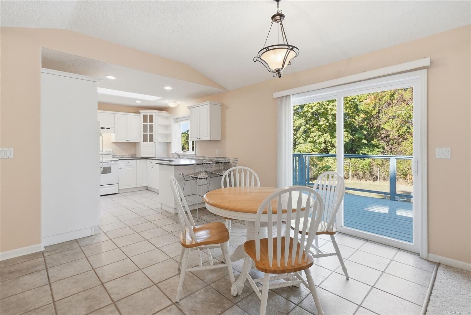 821 Shorewood Dr