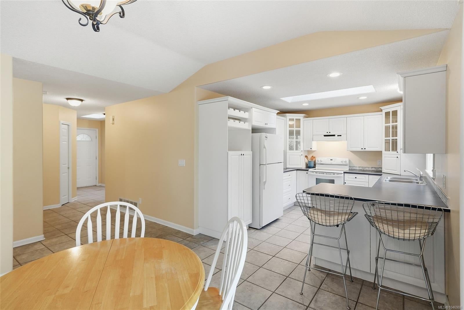 821 Shorewood Dr
