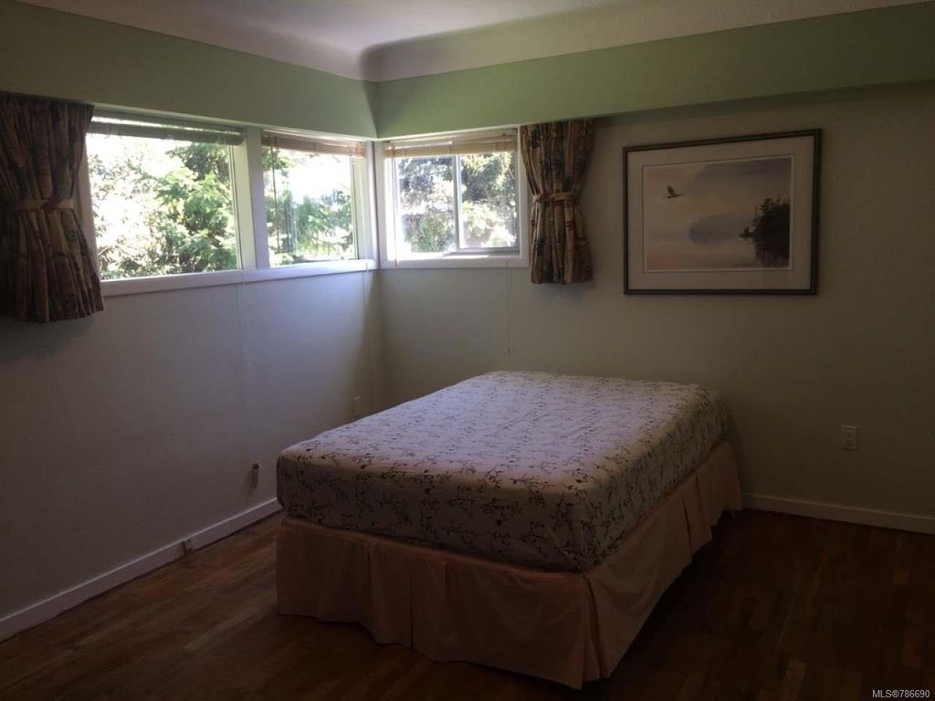 listing image 16048519022666824946