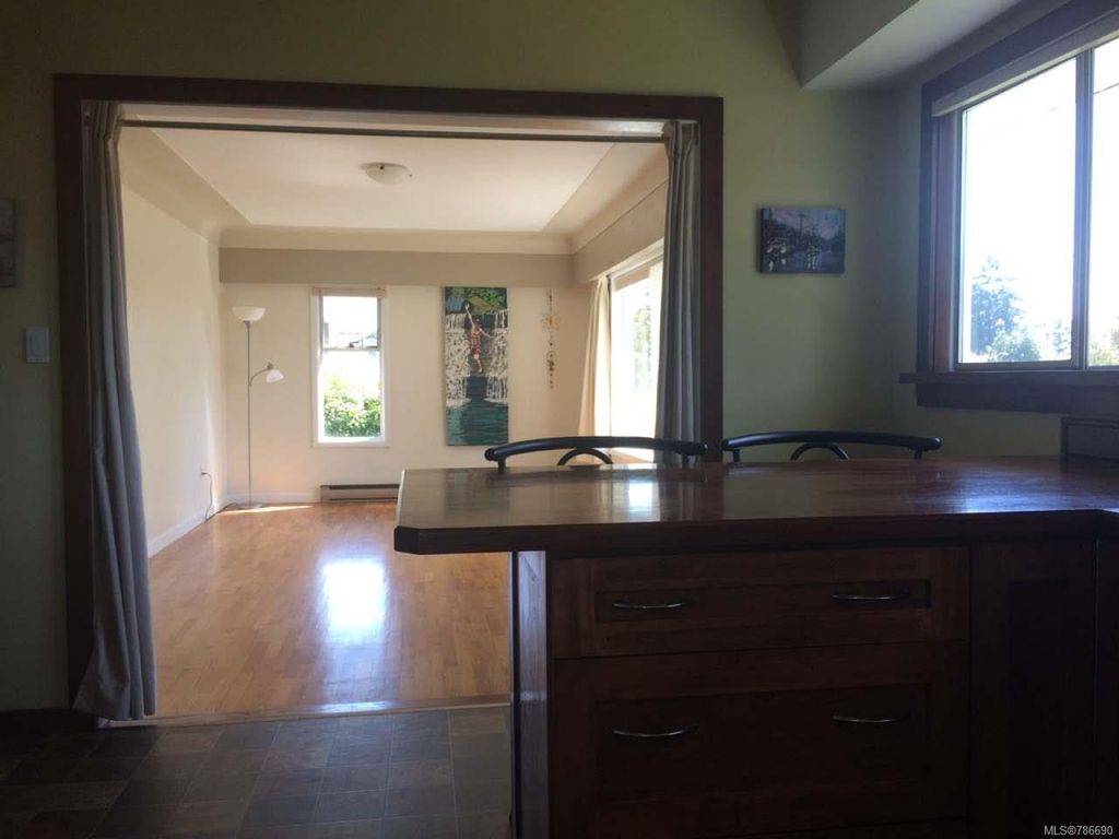 listing image 16044396957485032937