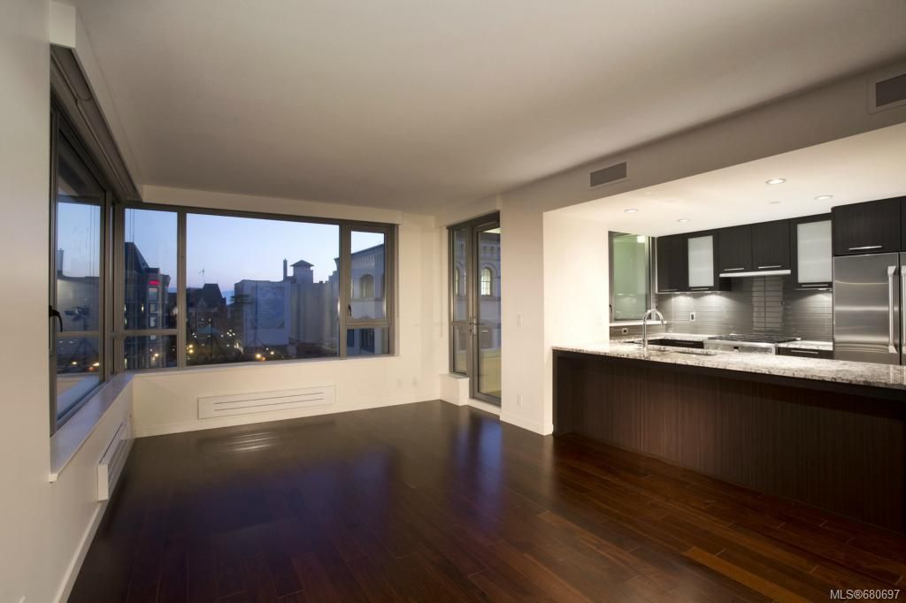 listing image 16048513498773529730